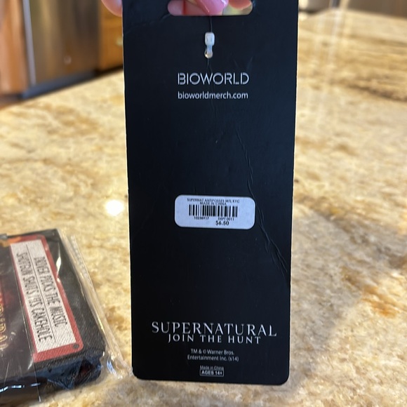 Supernatural Wallet & Keychain - Picture 5 of 5